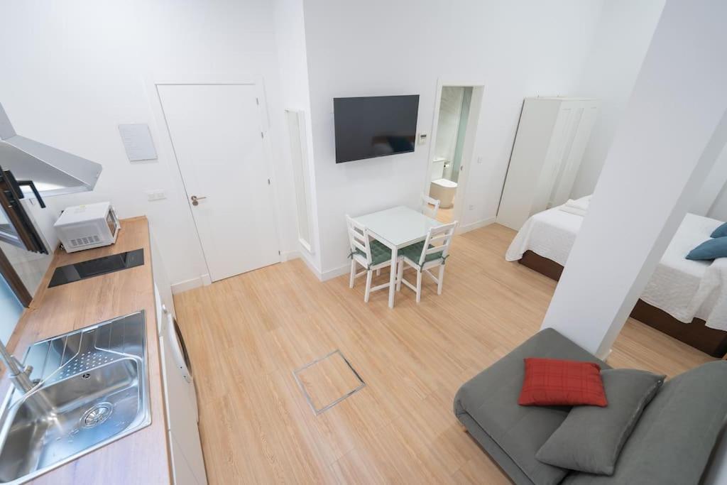 Estudio A Estrenar En San Bernardo, Seville